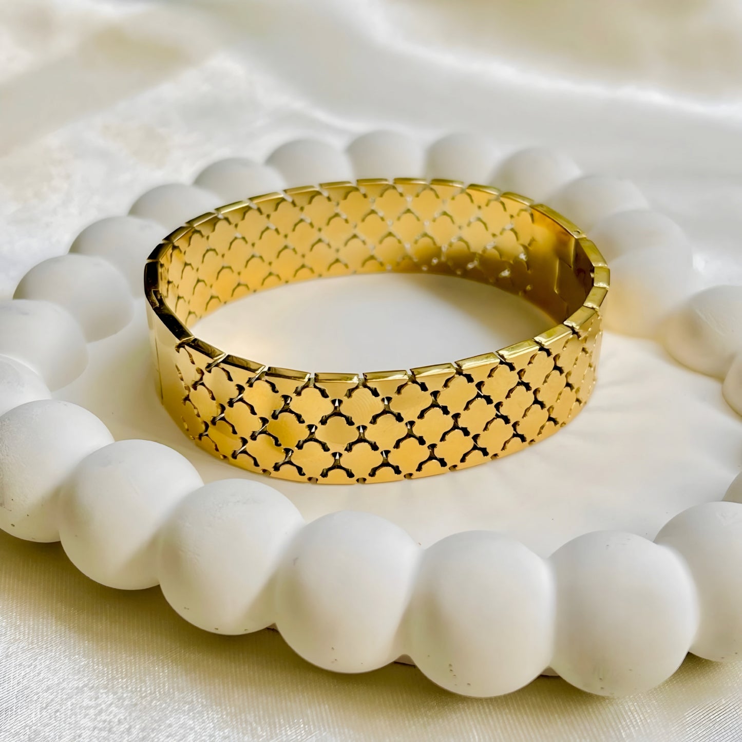 Honeycomb Handcuff In Stainless Steel