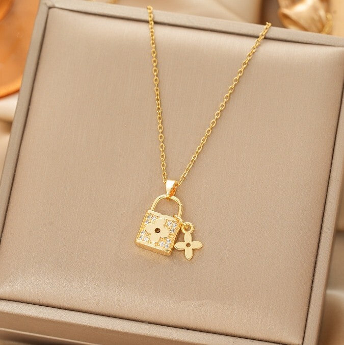 Gold necklace with a lock-shaped pendant (Stainless Steel)