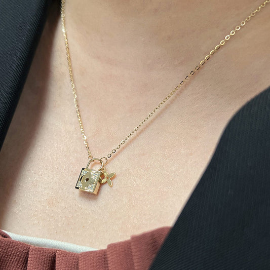 Gold necklace with a lock-shaped pendant (Stainless Steel)