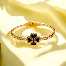 Four Leaf Sleek Handcuff