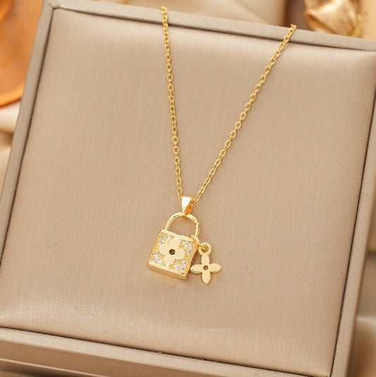 Gold necklace with a lock-shaped pendant (Stainless Steel)